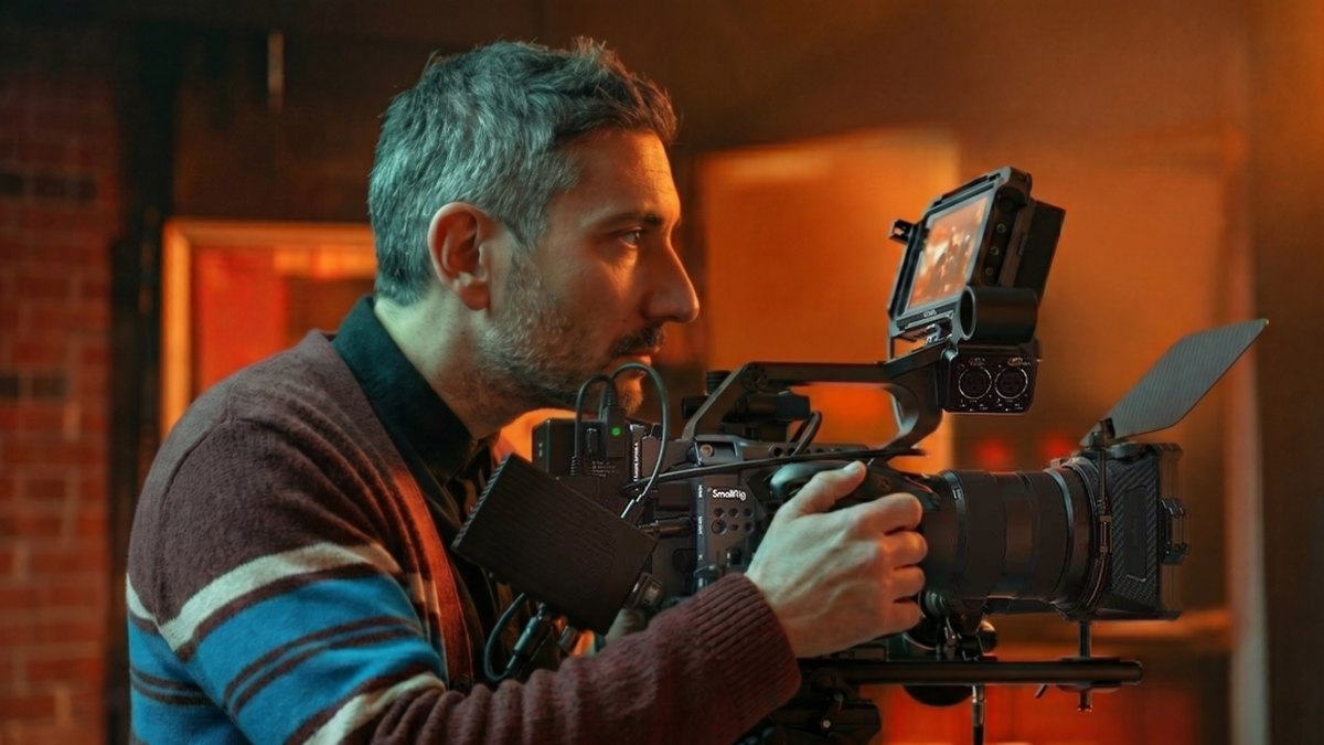 Hector Pulido shooting with a cinema camera